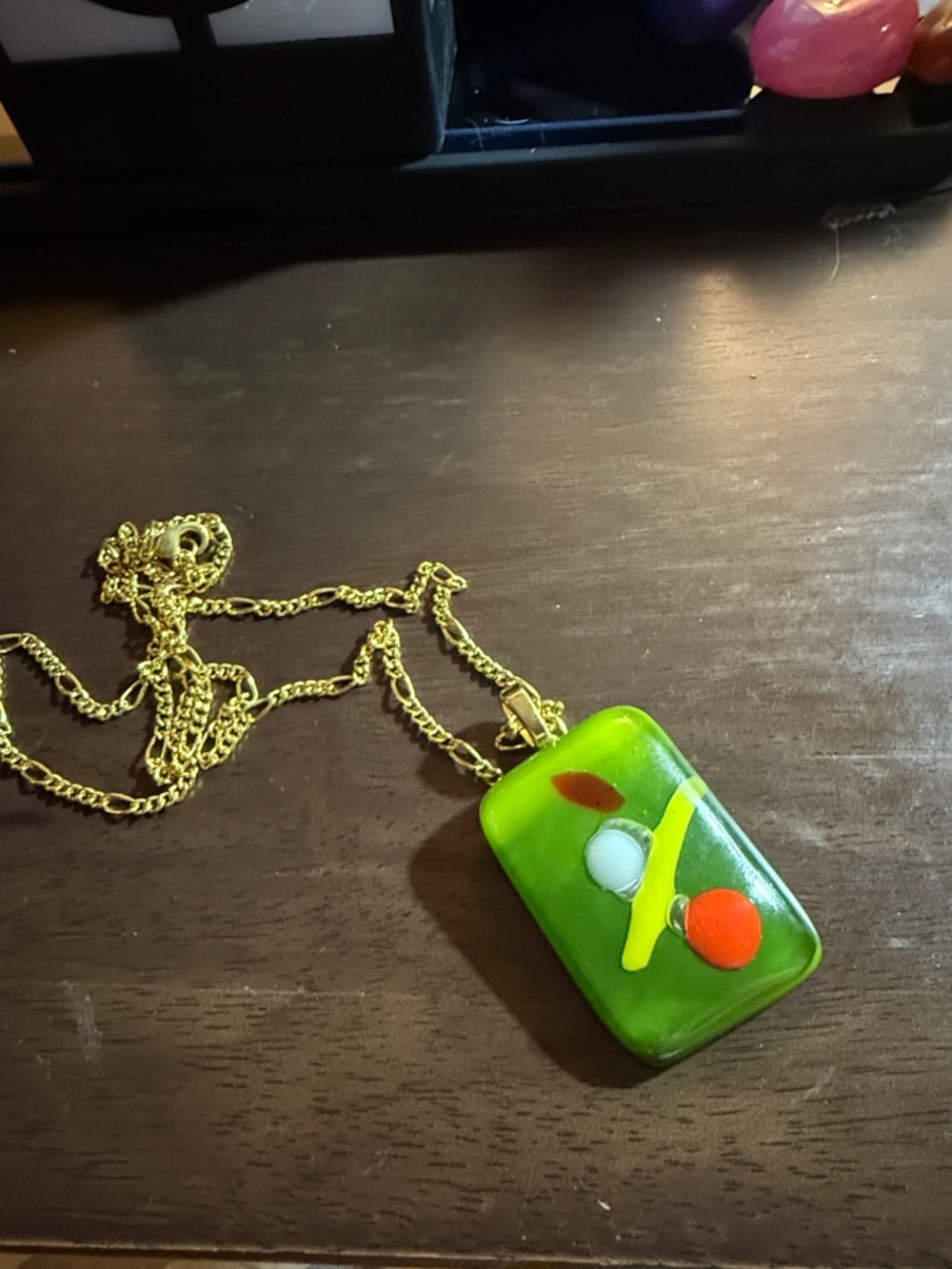 Glass pendant necklace